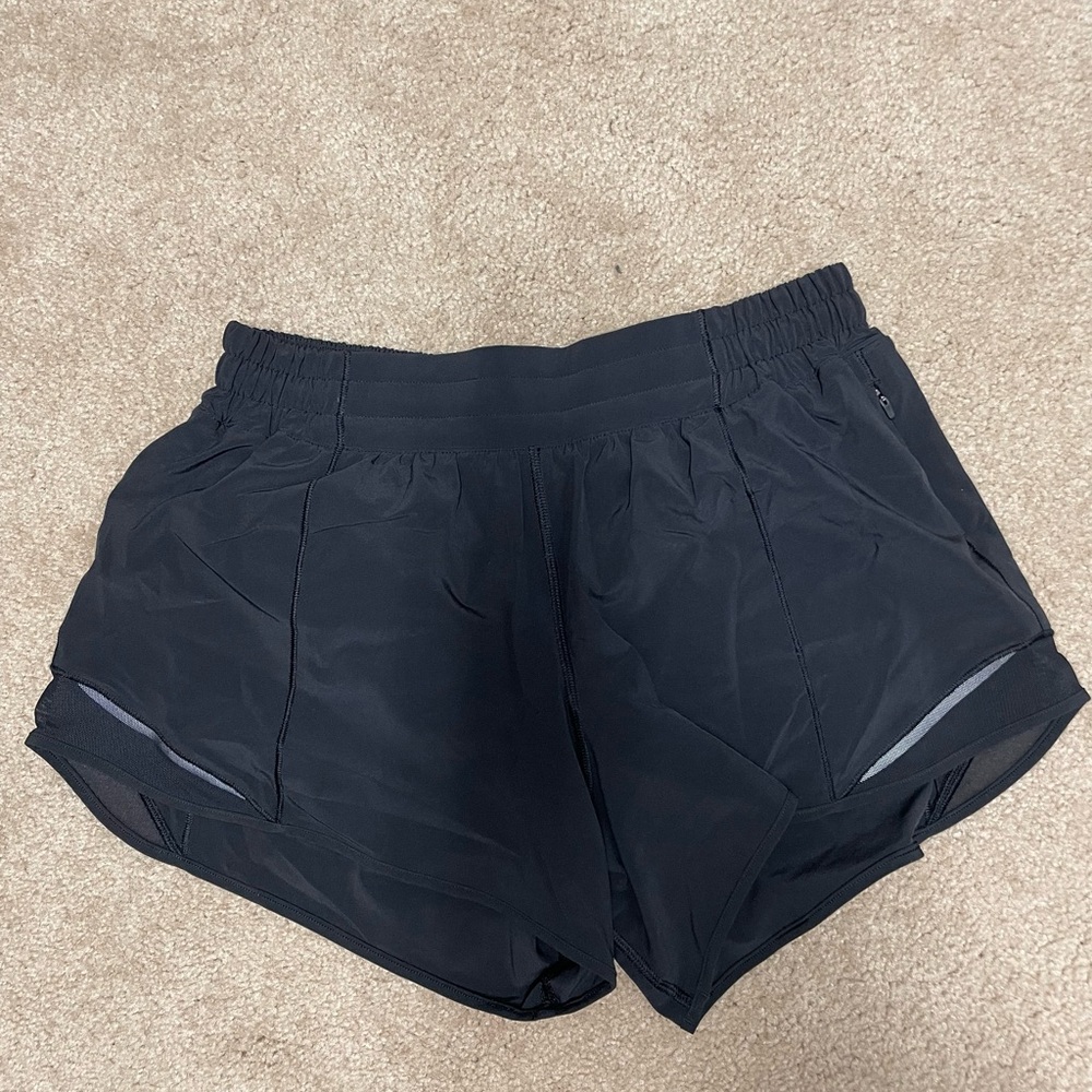 lululemon athletica Hotty Hot Short Mid-Rise 4”